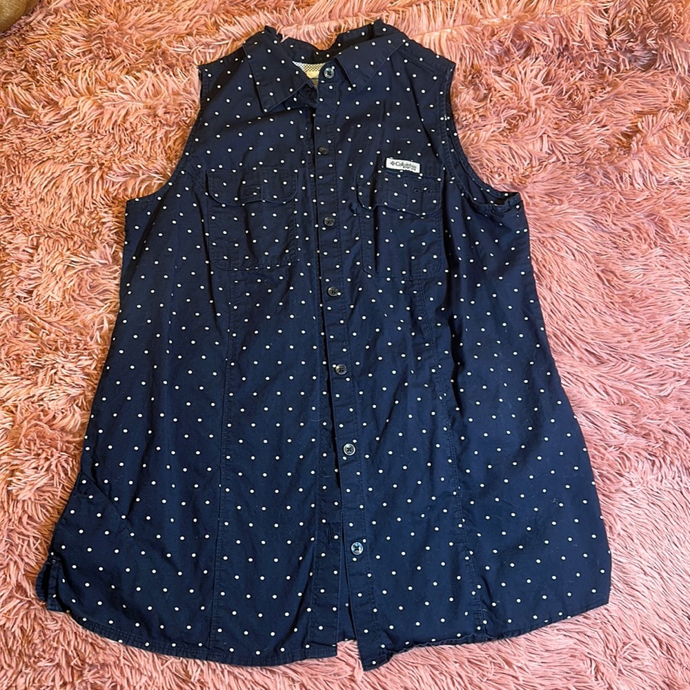 Women’s Columbia PFG sleeveless button down shirt